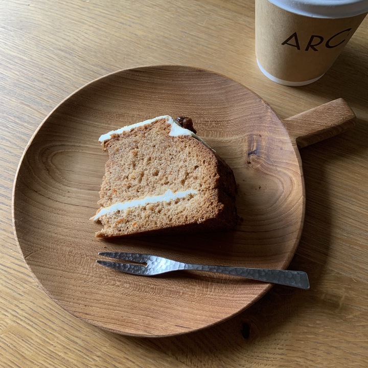 チークのプレートがくれる小さな贅沢