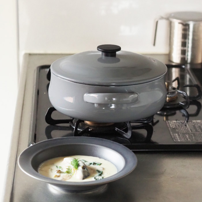 野田琺瑯×天一印　LUKE（ルーク） 浅型キャセロール 25cm　グレー