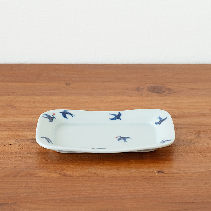 日下華子 色絵 つばめ 長方角丸プレート