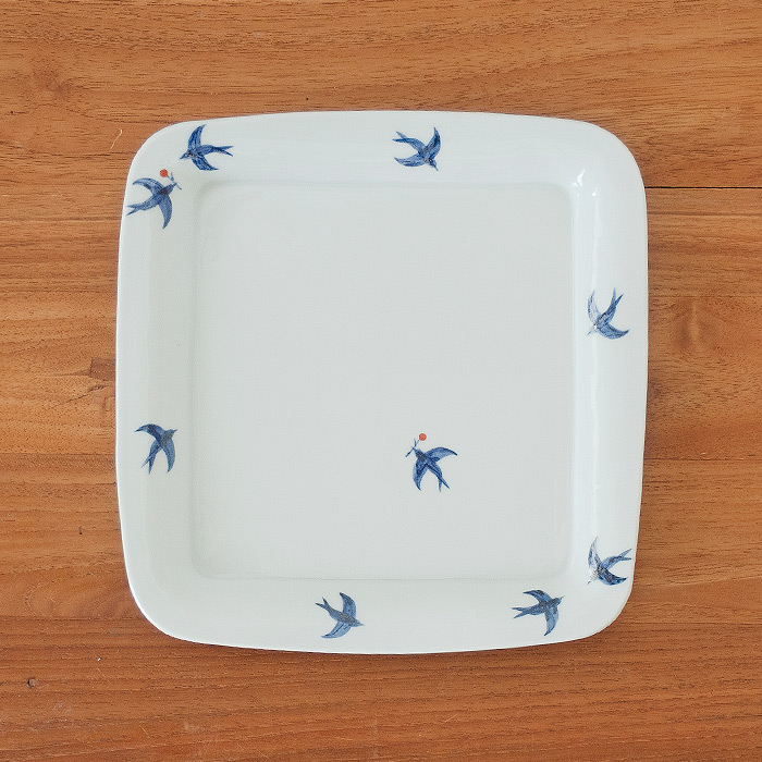 日下華子 色絵 つばめ 正方角丸プレート