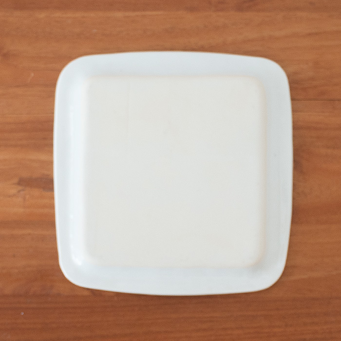 日下華子　色絵　つばめ　正方角丸プレート