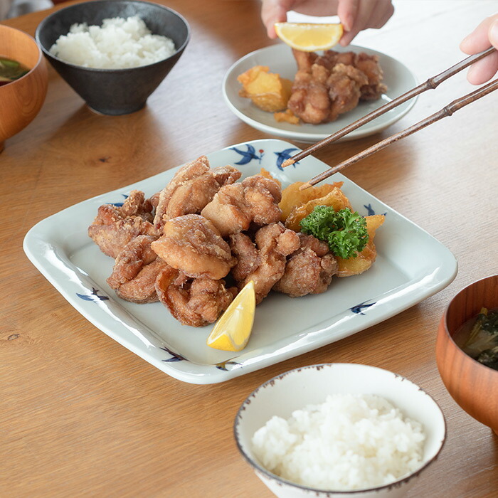 日下華子 色絵 つばめ 正方角丸プレート