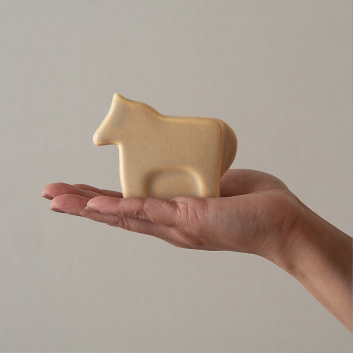 【1月31日までクーポン利用で10%OFF】かもしか道具店　馬　ベージュ