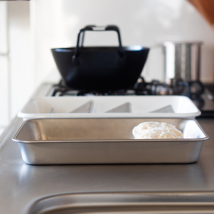 【ご予約：1月下旬以降配送予定】ヨシカワ　ステンレス浅型　角バット　15取（ツヤ消し仕上）