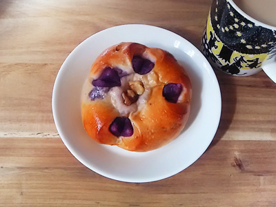 紫芋のおやつパン